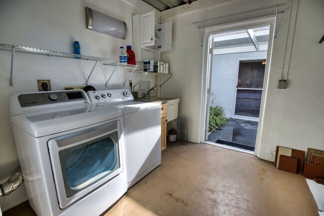 Building Photo - Seasonal Short-Term Villa at Augusta Villas in Plantation!