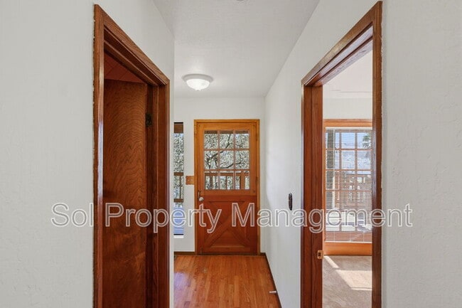 Building Photo - 147 Seacliff Dr