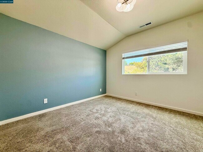 Building Photo - 148 Lancaster Way