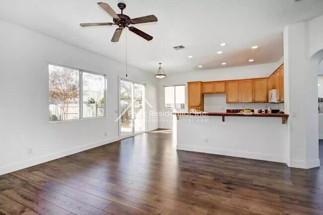 Building Photo - Wonderful 3bd/2ba Elk Grove Home with 2 Car Garage