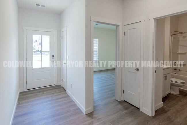 Building Photo - 7492 Bendire Lp