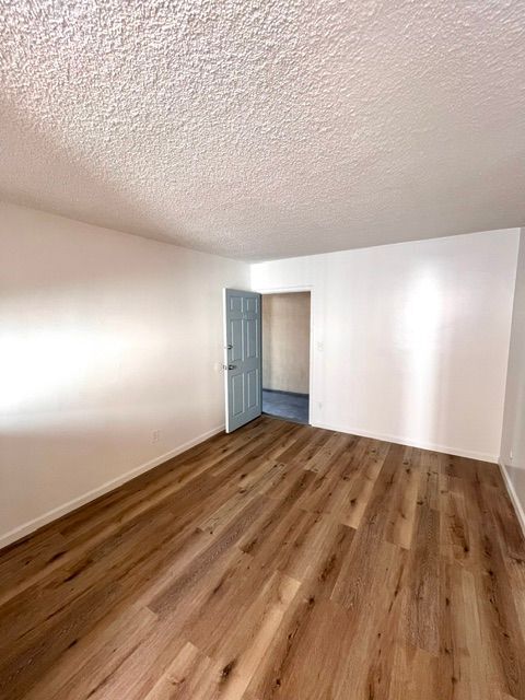 Building Photo - 1260 Beachwood Dr