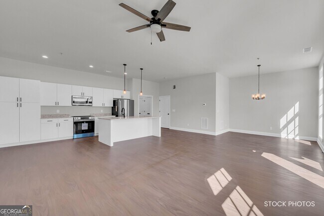 Building Photo - 1038 Homestead Way St