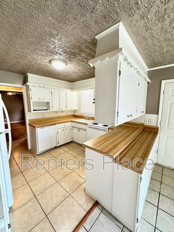 Building Photo - 5611 S Rockford Ave