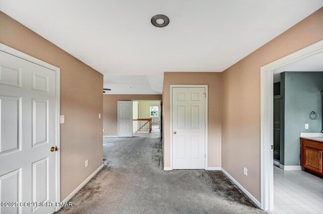 Building Photo - 115 Daffodil Dr
