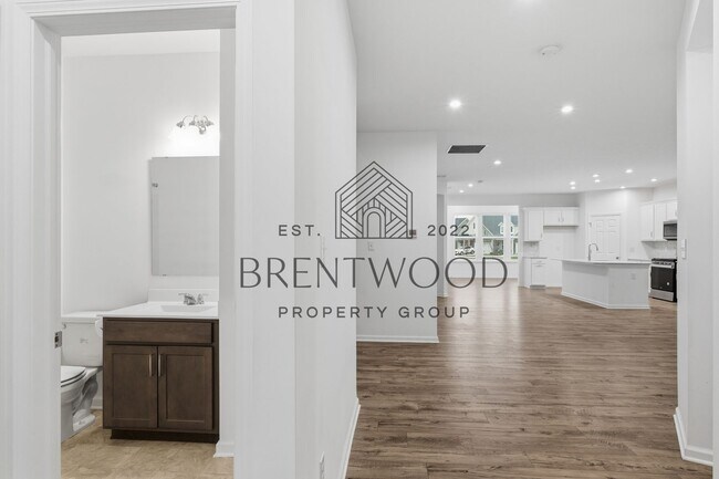 Building Photo - 3 Bed/3 Bath Home with Sunroom in Miller’s Walk – Noblesville