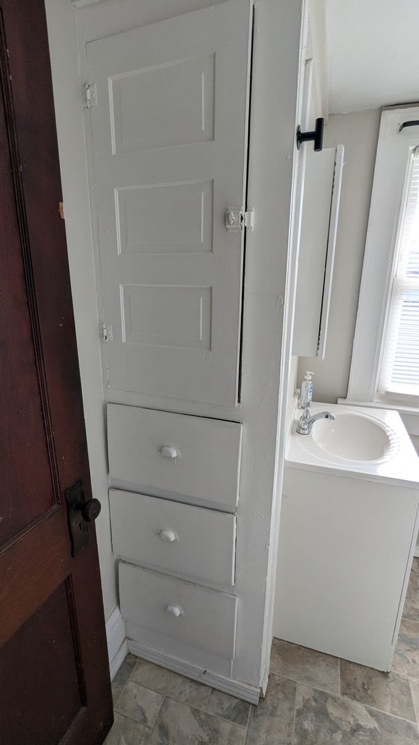 Building Photo - Charming 3-bedroom, 1-bathroom home located in the heart of Akron