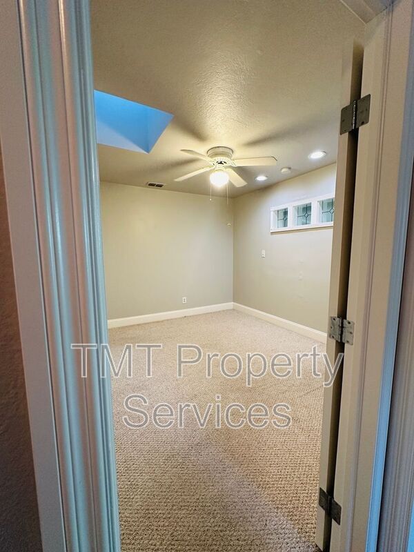 Building Photo - 5536 D St