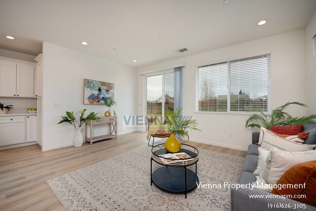 Building Photo - 551 Fox Hunt Wy