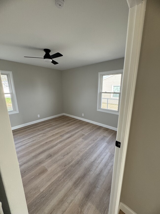 Building Photo - 580 Edgewood Dr