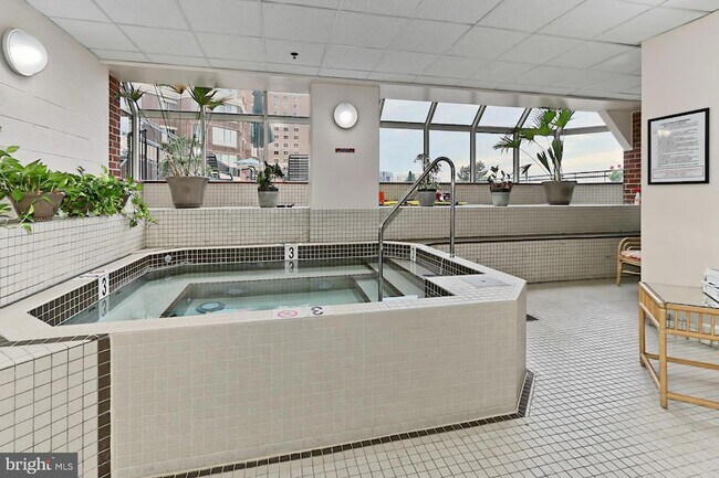 Building Photo - 2151 Jamieson Ave