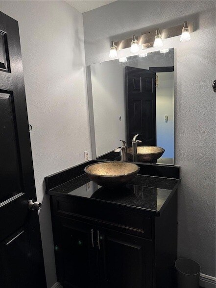 Building Photo - 1950 Summer Club Dr