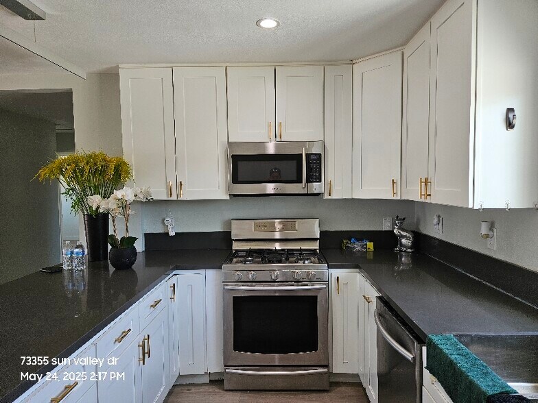 Building Photo - 73355 Sun Valley Dr