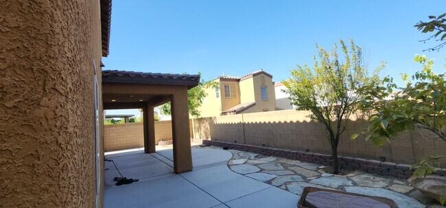 Building Photo - Beautiful 4BED / 3BATH home!