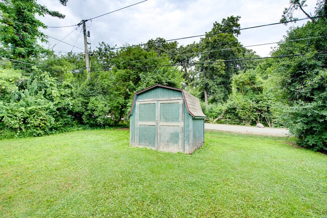 Building Photo - 24W360 Hemlock Ln