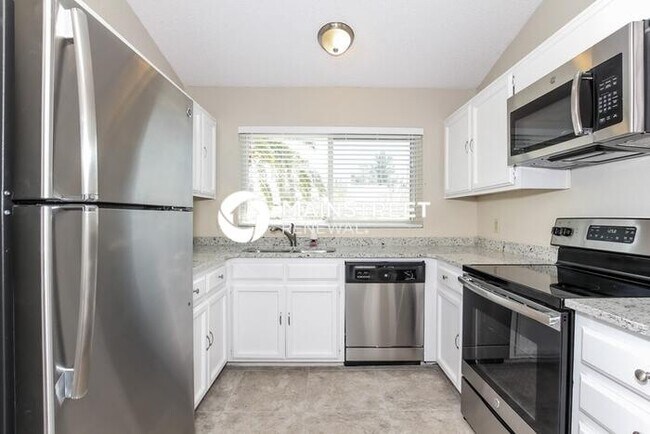 Building Photo - 3 Bedroom Pet-Friendly Home in Glendale, AZ with Main Street Renewal