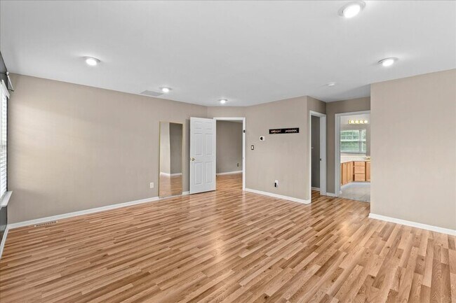 Building Photo - 49 Equestrian Dr
