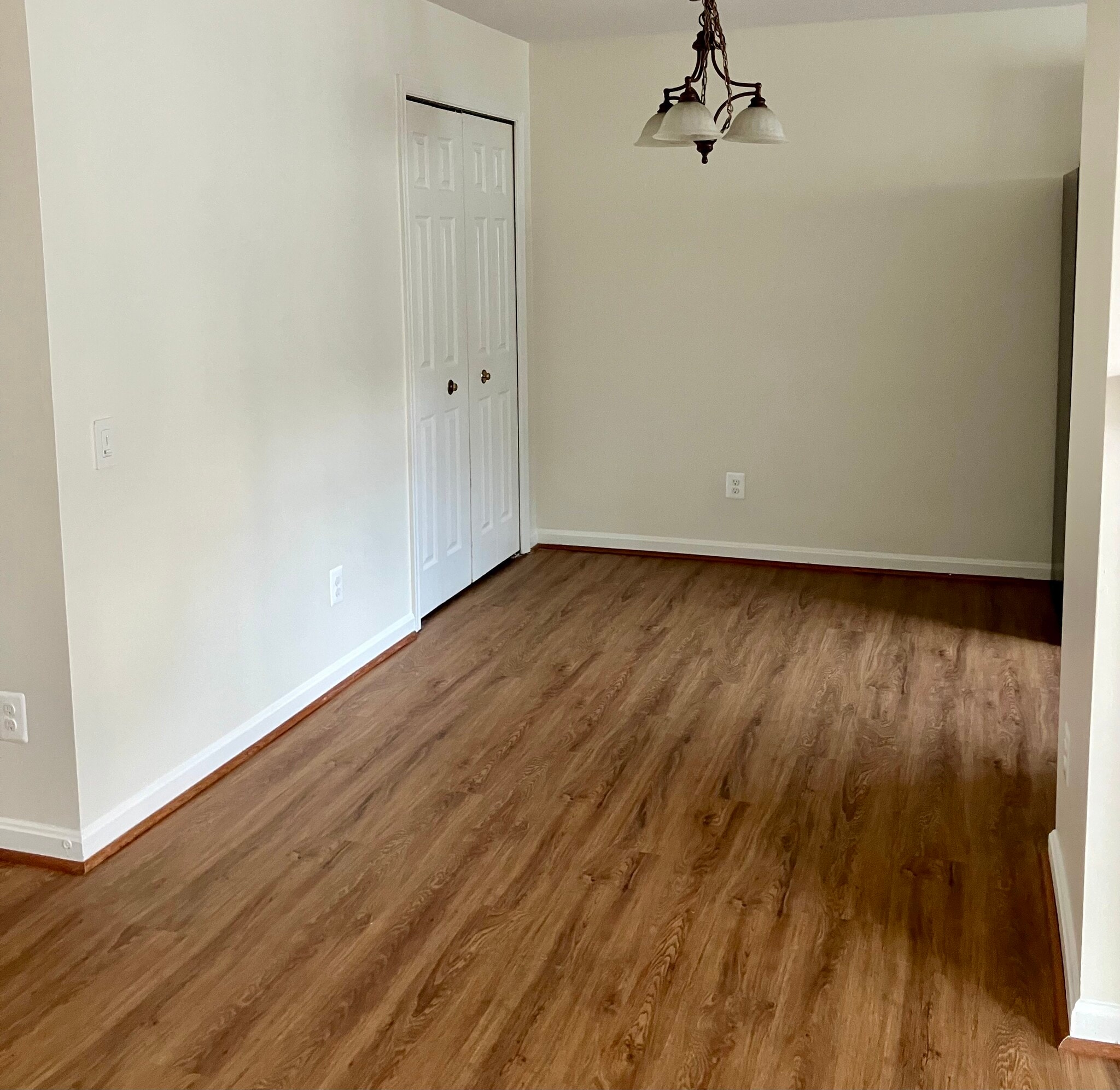 Eating area next to kitchen - 1137 Huntmaster Ter NE