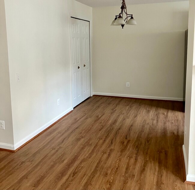 Eating area next to kitchen - 1137 Huntmaster Ter NE