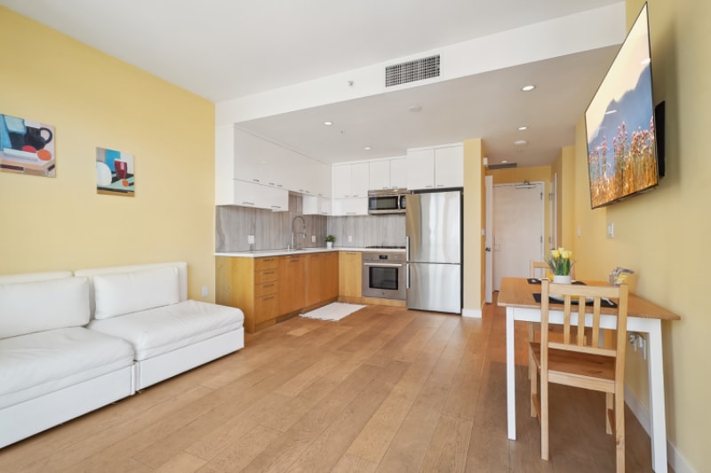 Building Photo - 400 S Broadway