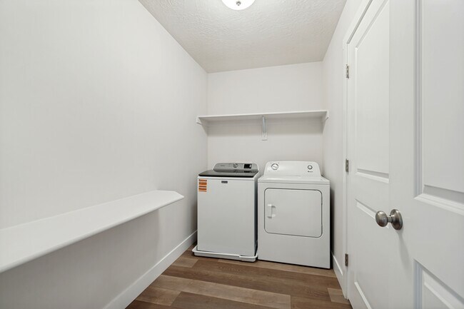 Building Photo - 65 E 970 N