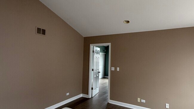 Building Photo - 3015 Kentshire Cir