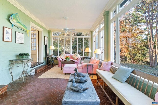 Building Photo - 640 Ivy Ln