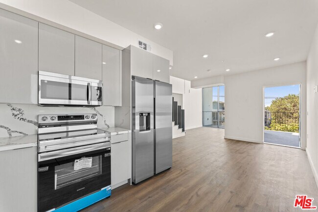 Building Photo - 3105 Bellevue Ave