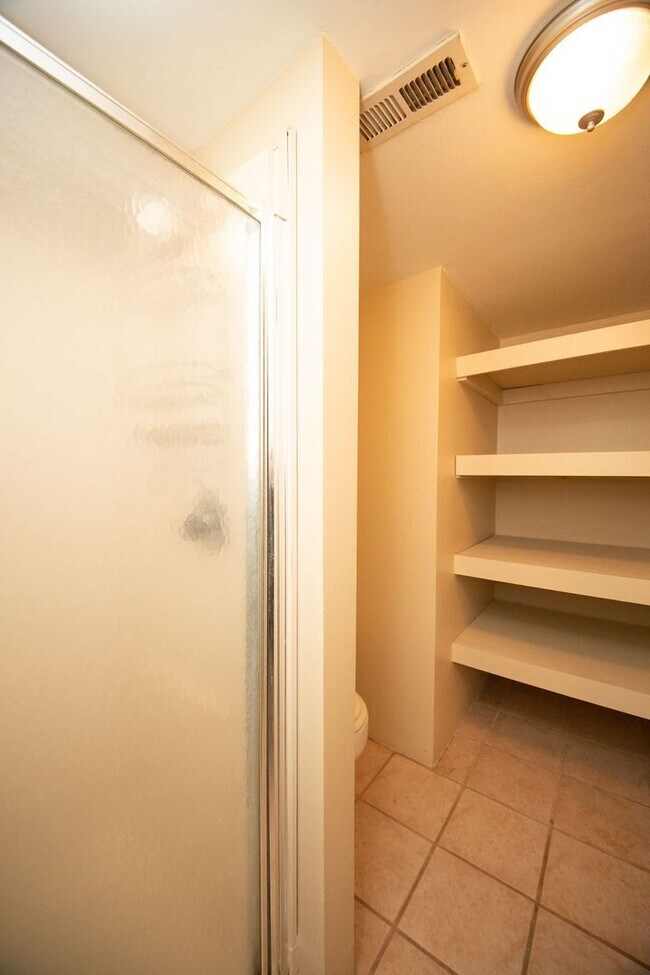 Building Photo - Great 4 bedroom Ranch style home!