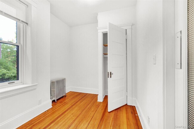 Building Photo - 158 Dubois St