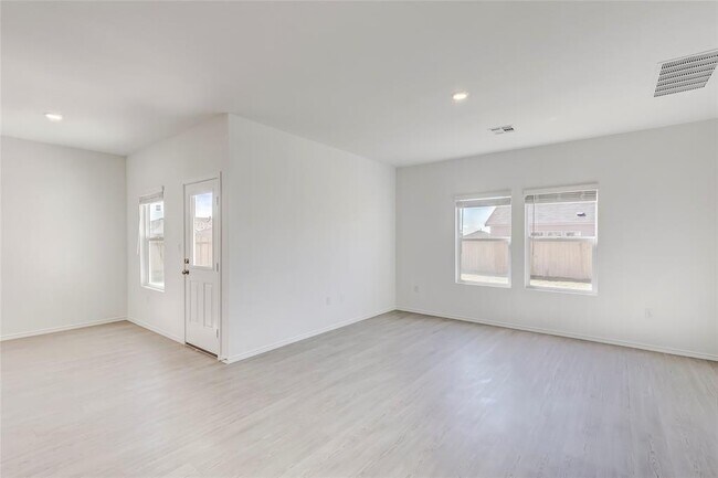 Building Photo - 102 Miglia St