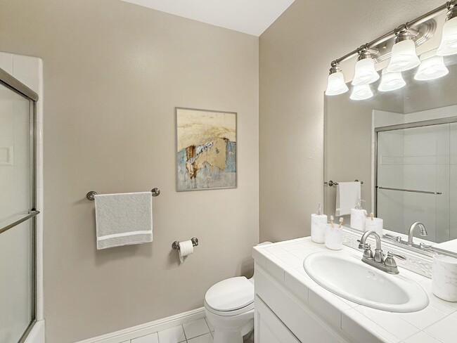 Building Photo - 456 Gabilan St