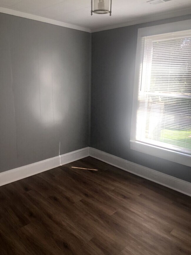 Building Photo - 3 Bedroom 1 Bath Home  Kingsport, TN
