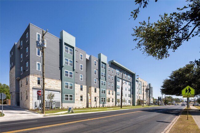 Primary Photo - 1200 W Koenig Ln