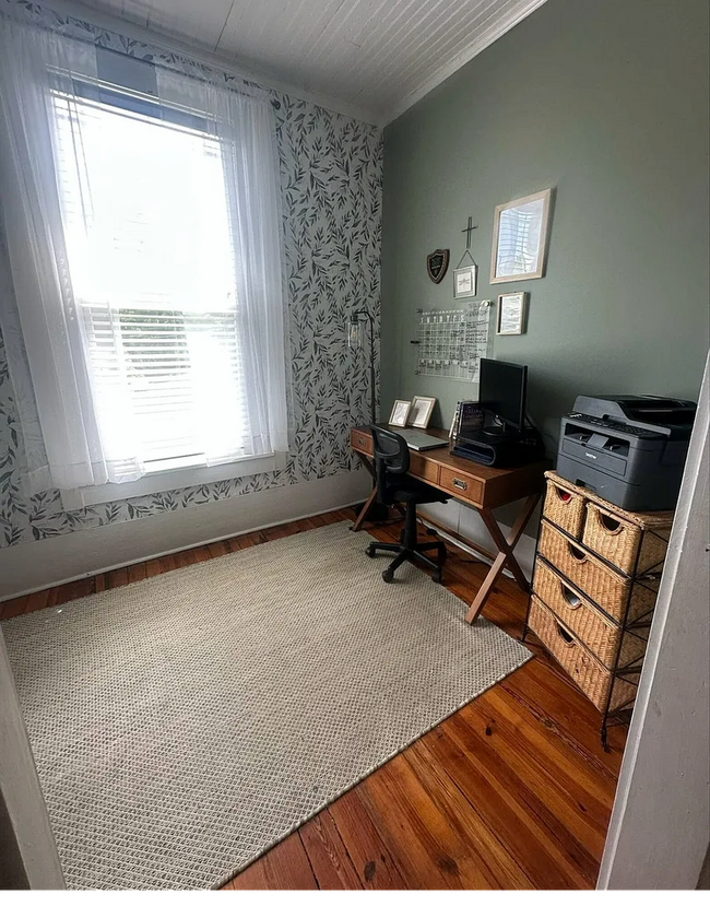 Building Photo - **Charming Small-Town Home Near Clark's Hi...