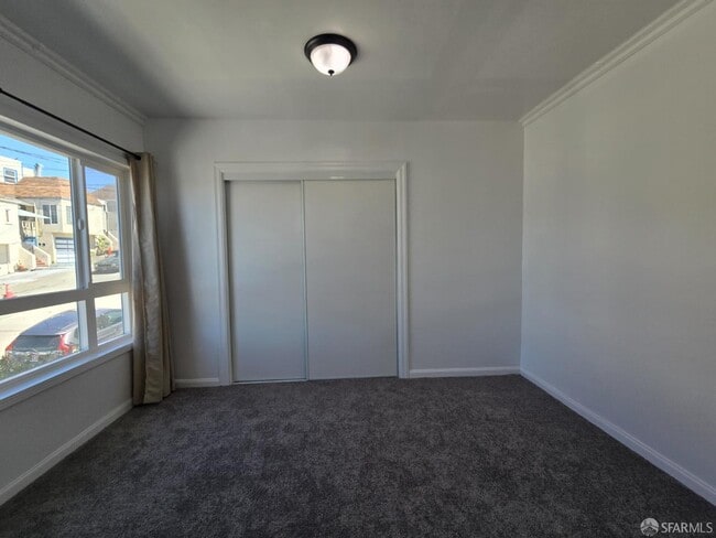 Building Photo - 135 Maddux Ave