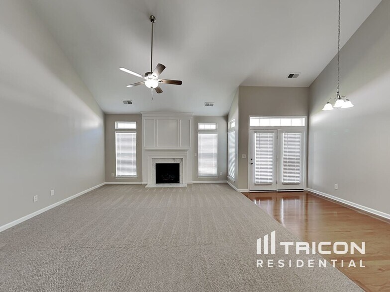 Building Photo - 5007 Tribecca St