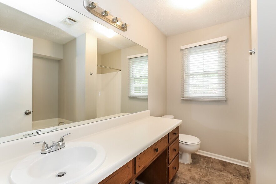 Building Photo - 3568 Fernbrook Dr