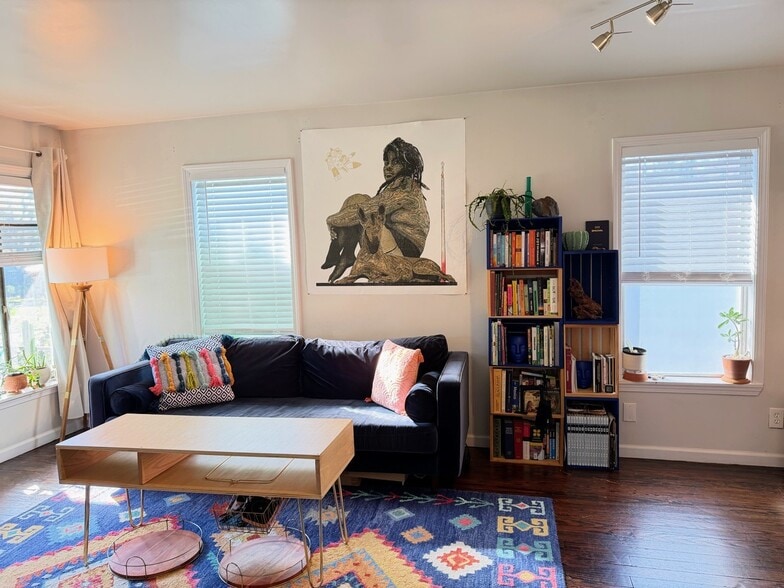 Building Photo - 3004 E 18th St