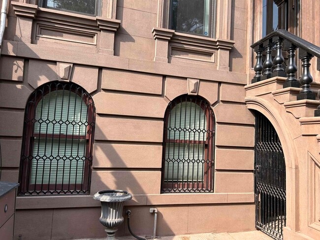 Building Photo - 268 Montgomery St
