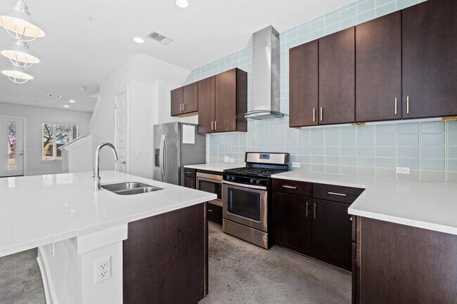 Building Photo - 8922 Menchaca Rd