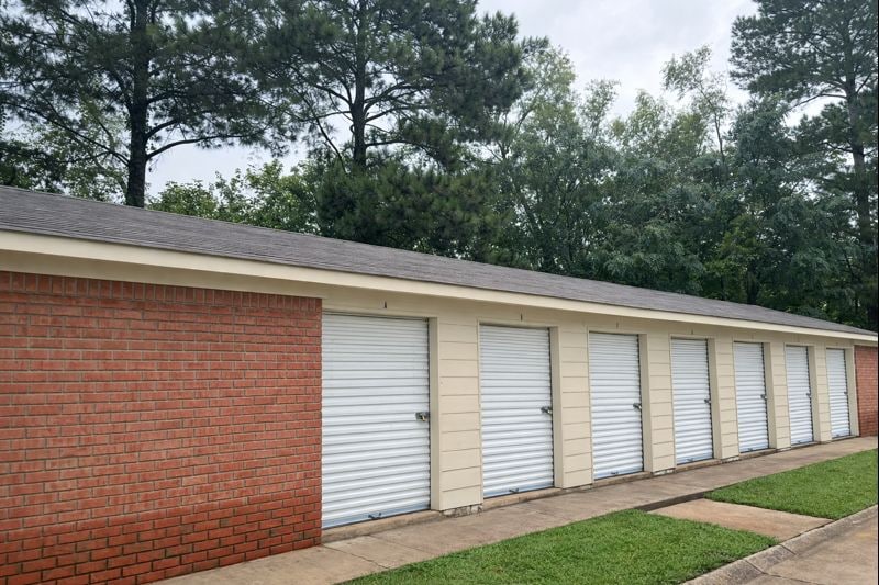 Building Photo - 410 Oakwood Ave