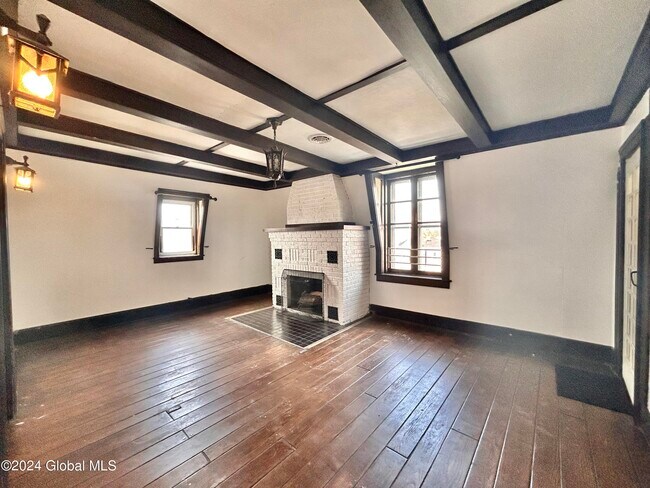 Building Photo - 290 2nd Ave