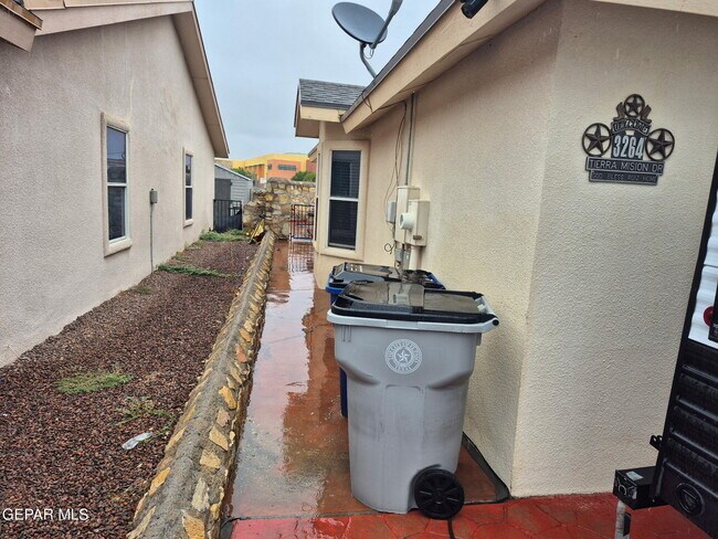 Building Photo - 3264 Tierra Mision Dr