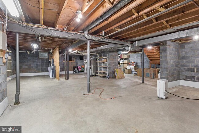 Building Photo - 226 Riverside Dr