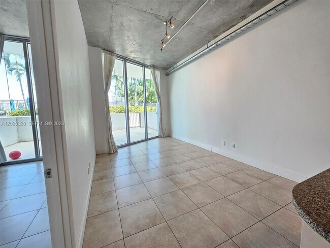 Building Photo - 3029 NE 188th St
