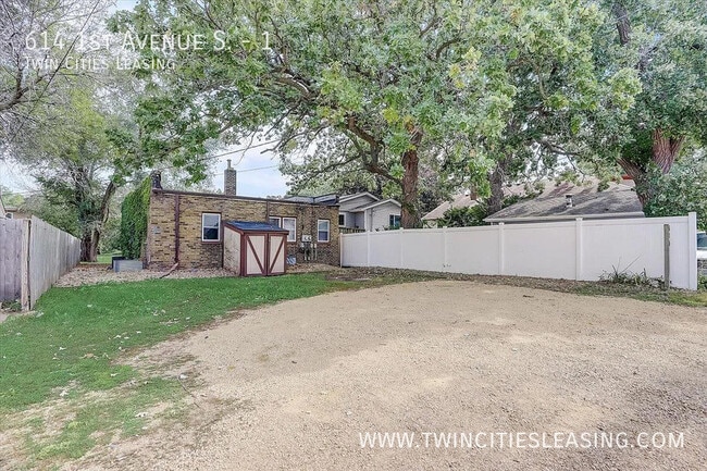 Building Photo - 614 1st Ave S