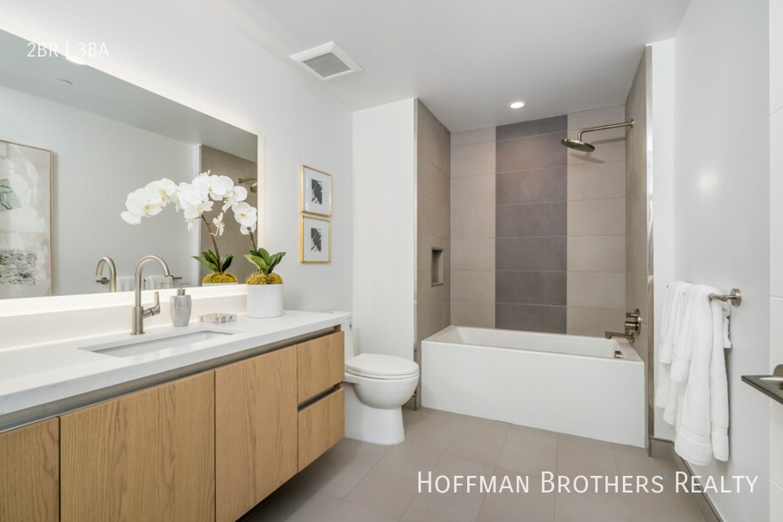 Building Photo - 1415 Reeves St