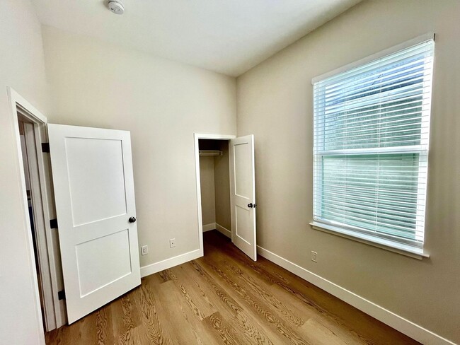 Building Photo - SPECTACULAR, COMPLETELY RENOVATED 2 BED/1 BATH FULLY!!!