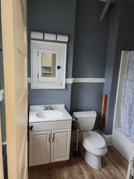 Building Photo - 832 E Clarke St